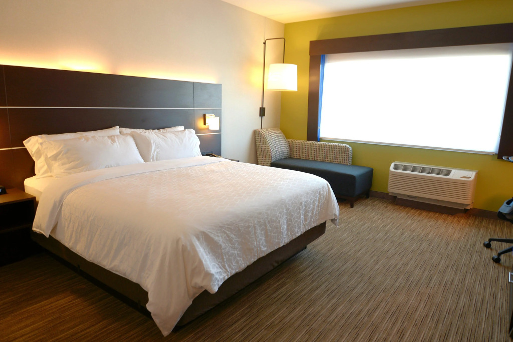 Holiday Inn Express & Suites Onalaska - La Crosse Area by IHG