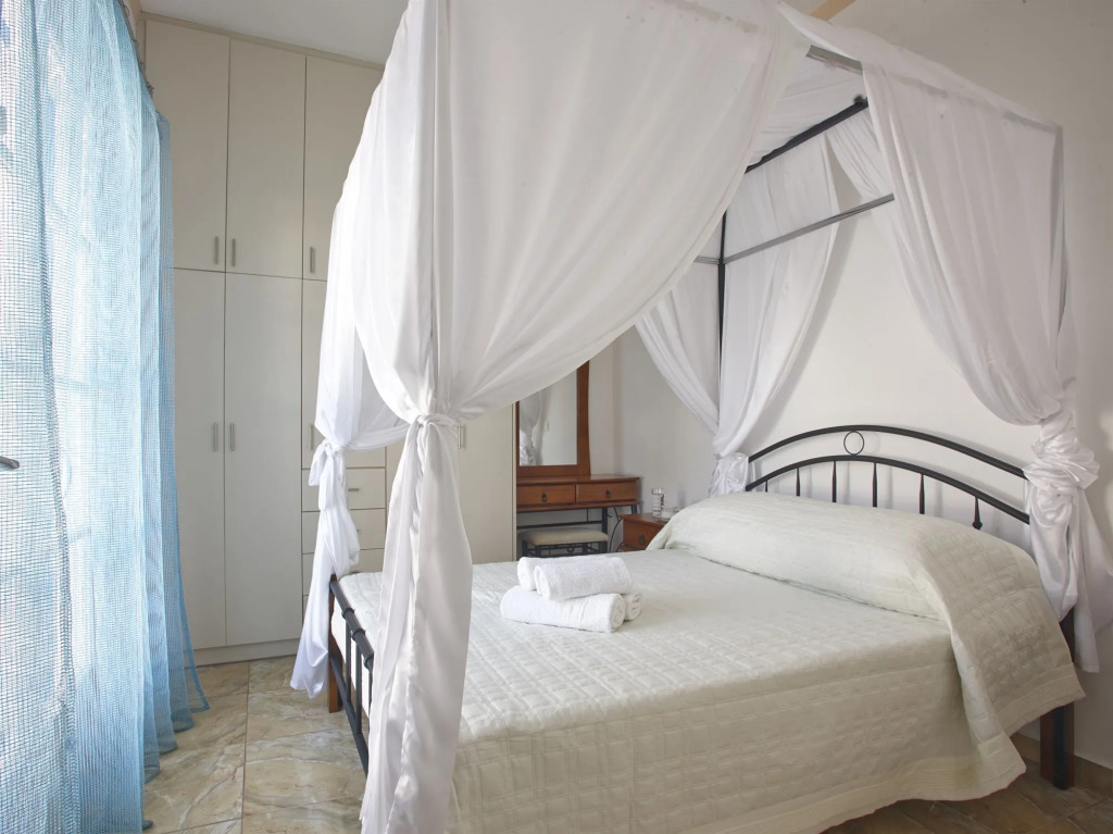 Loukas & Emma Eco Houses