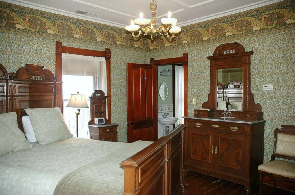 The Nauvoo Grand Bed & Breakfast
