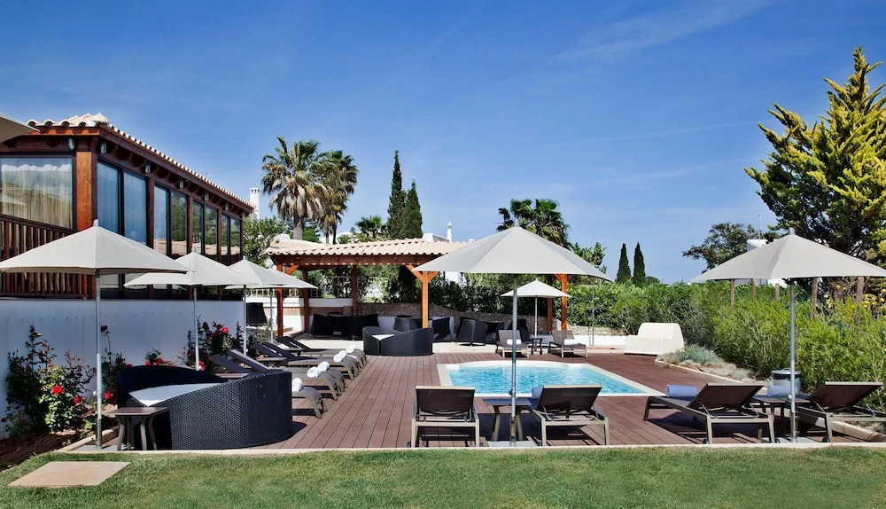 Luxury Villa Heated Pool, walk to São Rafael Beach, Albufeira