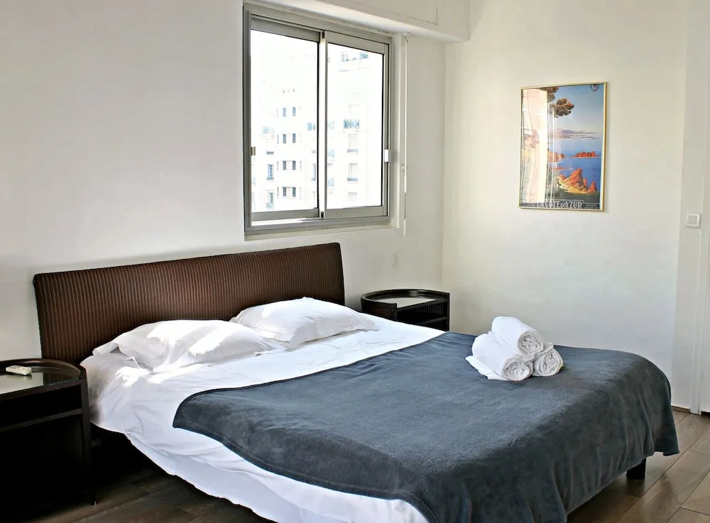 Central 1 Bedroom in Luxurious Residence
