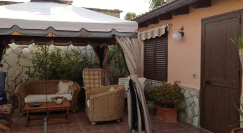 Villa con Piscina a Balestrate