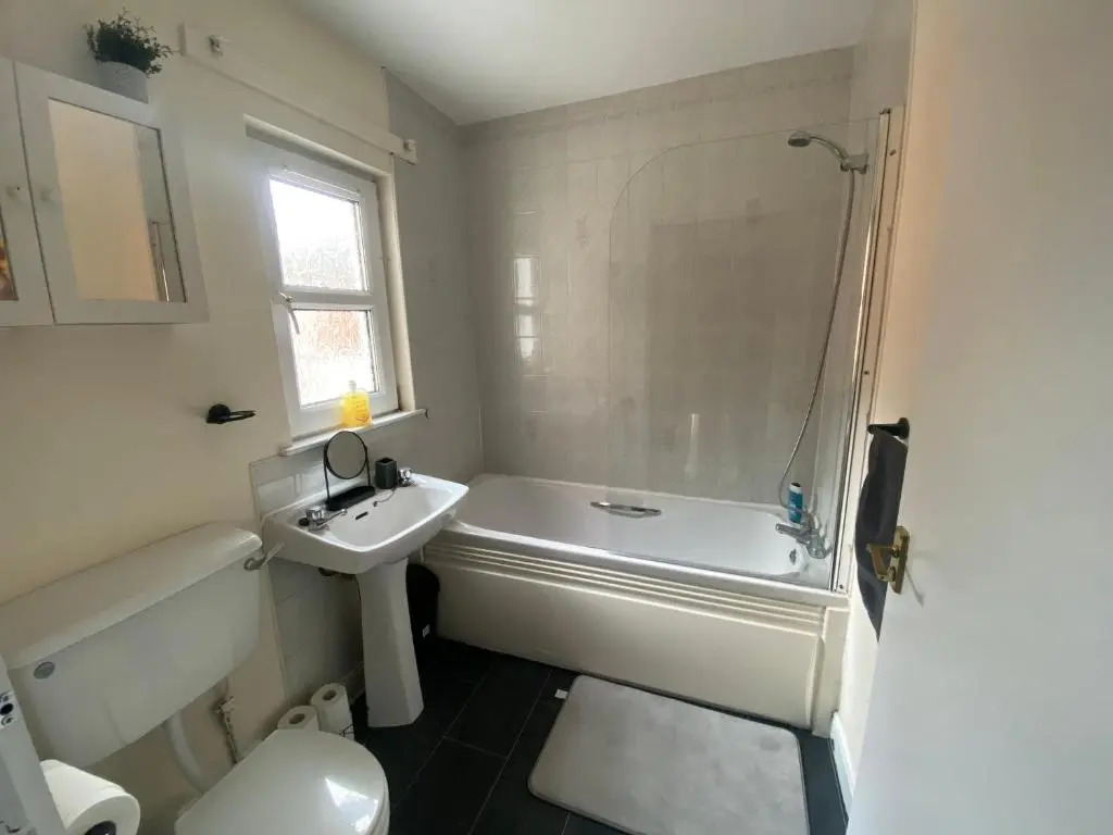 4BR House Popular Ravenhill Road