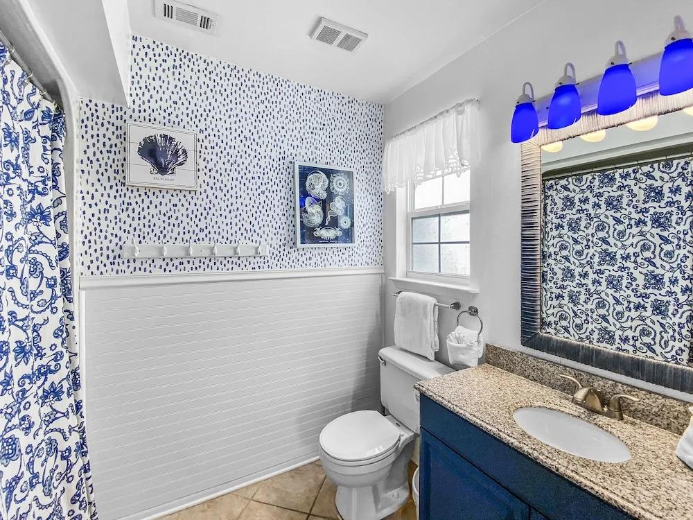 The Breezeway - 2 Br condo by RedAwning