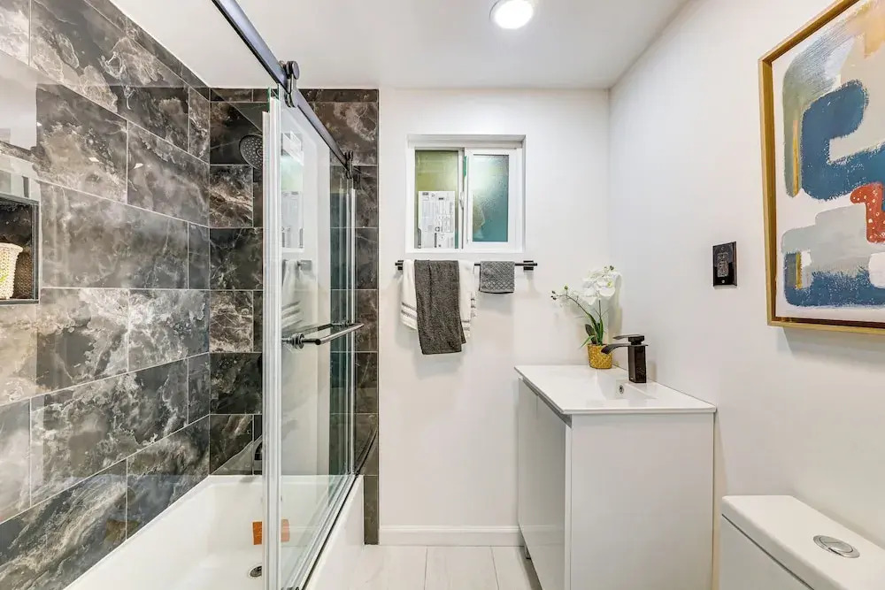 Extended Stay in LA! Cozy Home 3 Mi to Downtown