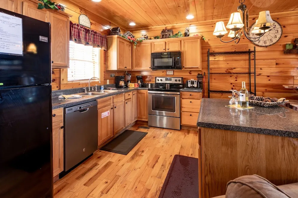 SmokyStays Bears Den Cabin