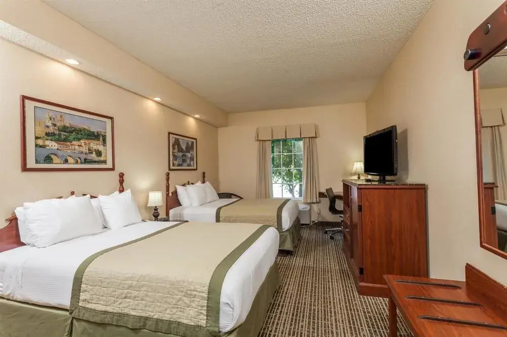Baymont Inn & Suites Columbia Maury