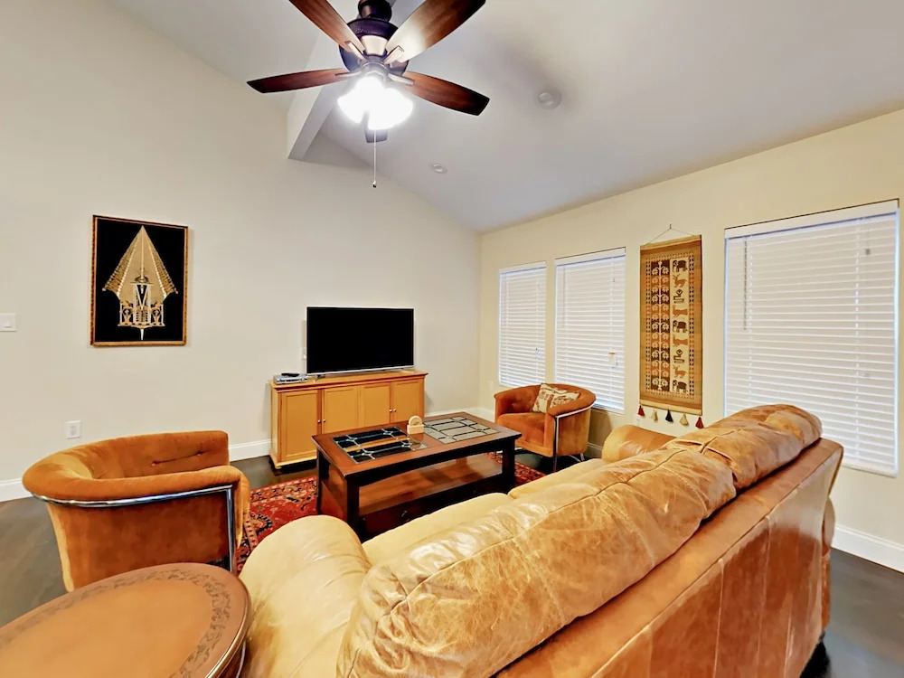 Charming East Austin 1 Bedroom 1 Bathroom Home