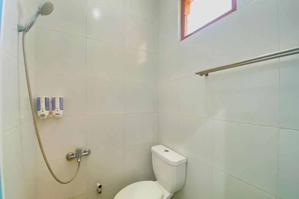 RedDoorz Plus near Cito Mall Surabaya