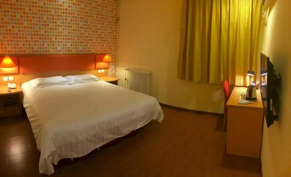 Home Inn Dalian Development Zone Jinma Road Metro Station