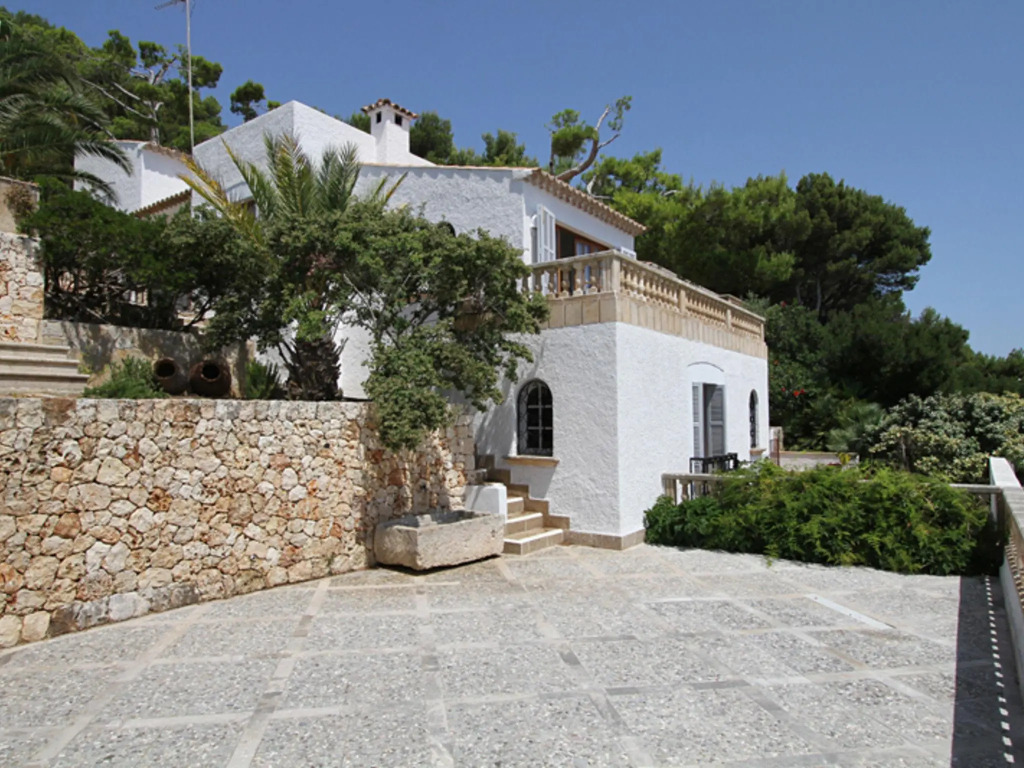 Fantastic Villa With Private Swimming Pool, Garage, Bbq, Patio, Wifi and the sea