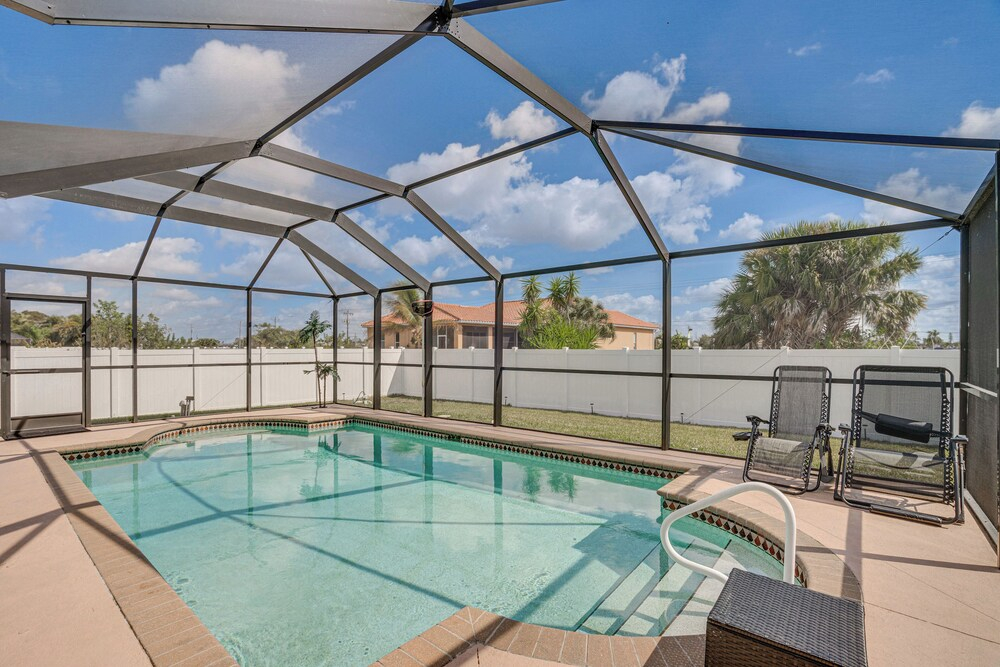 Dog-friendly Cape Coral Home: Private Pool!