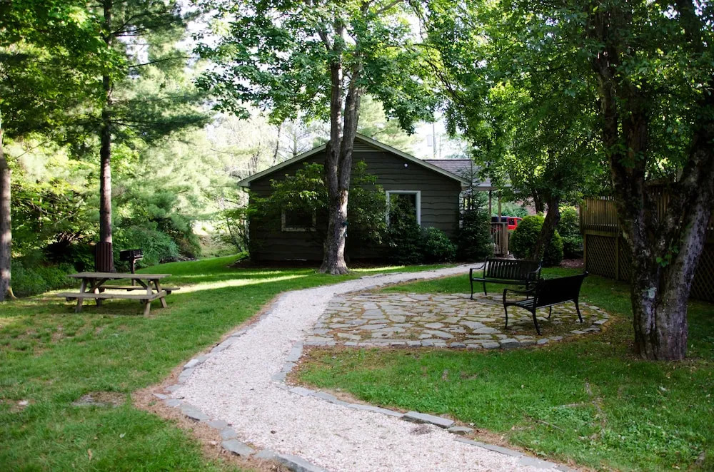 Village Inn - Blowing Rock