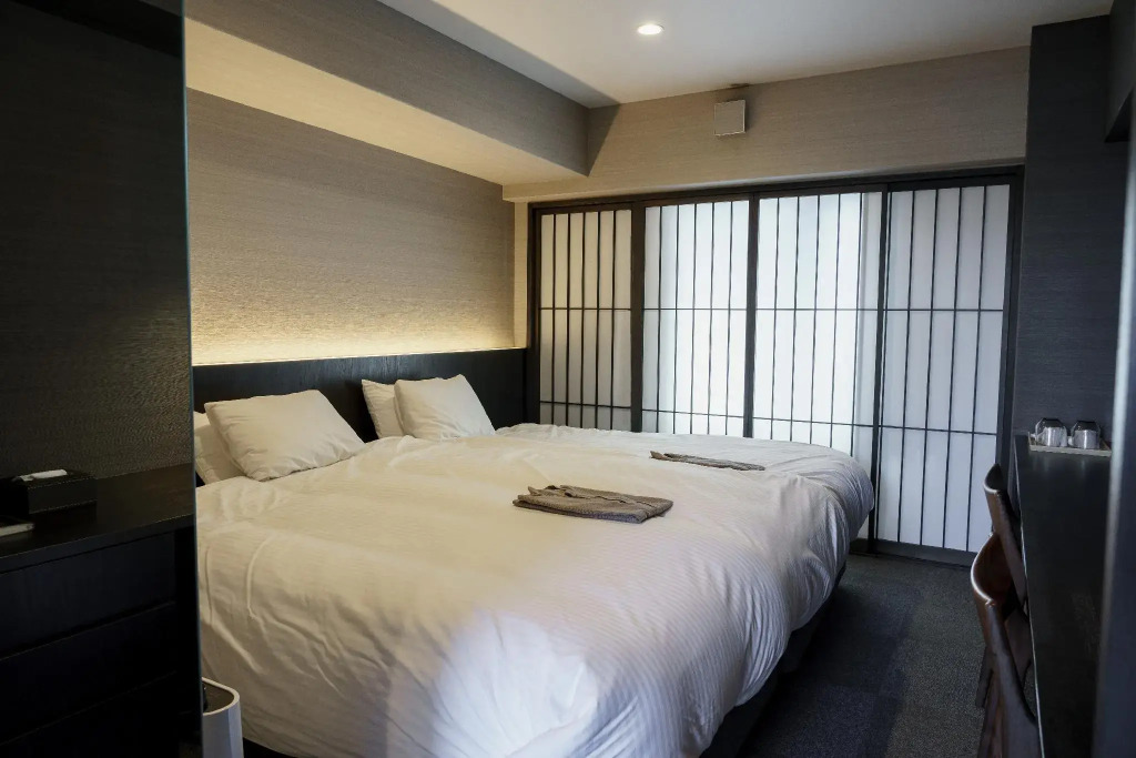 Hotel Ninja Black