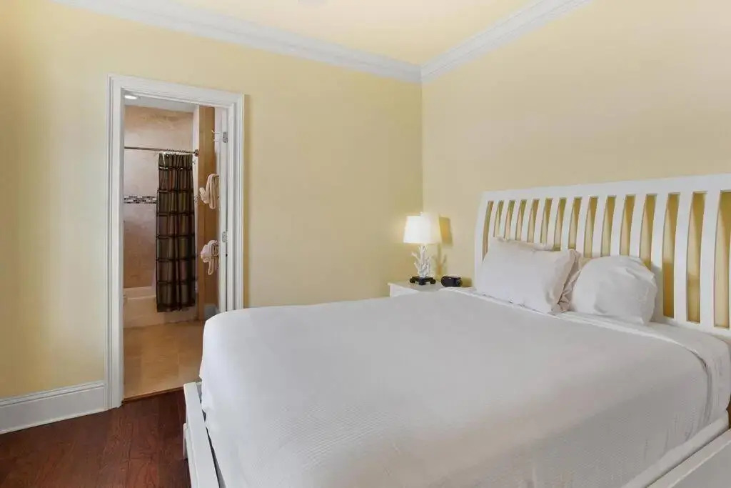 4 Bedroom house on the golf course with 2 golf carts!