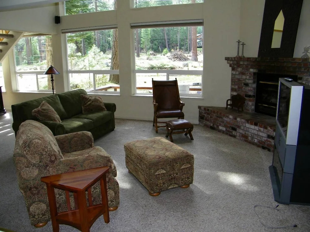 Slippery Slope Chalet by Lake Tahoe Accommodations