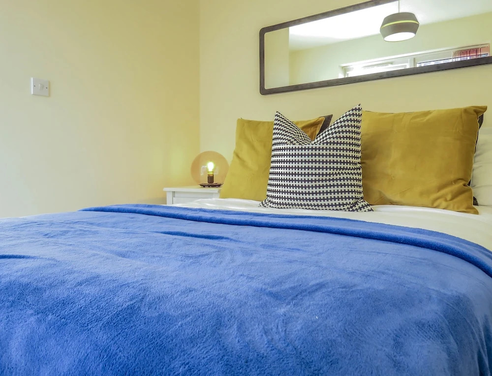 Tudors eSuites Birmingham Townhouse Private Garden Free Parking