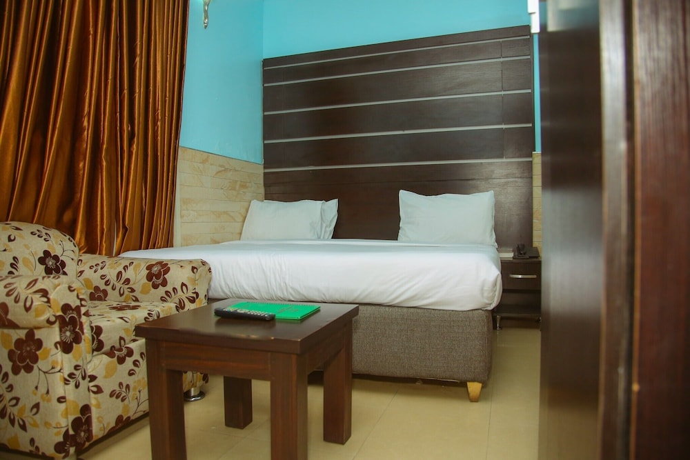 Green House Hotel And Suites