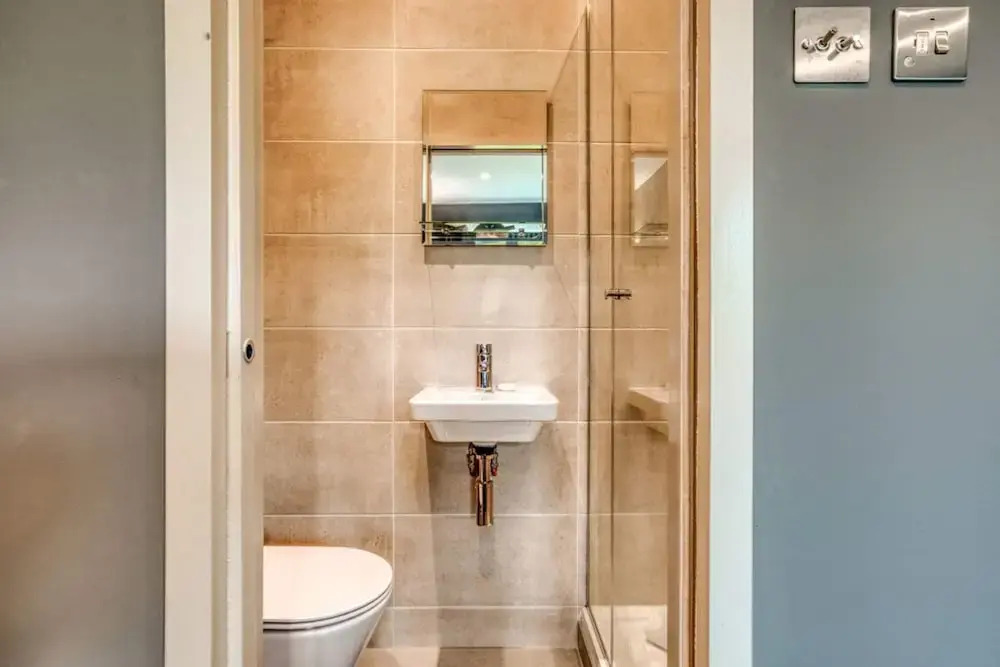 Lovely 2bed 2bath W/balcony in London Bridge, London