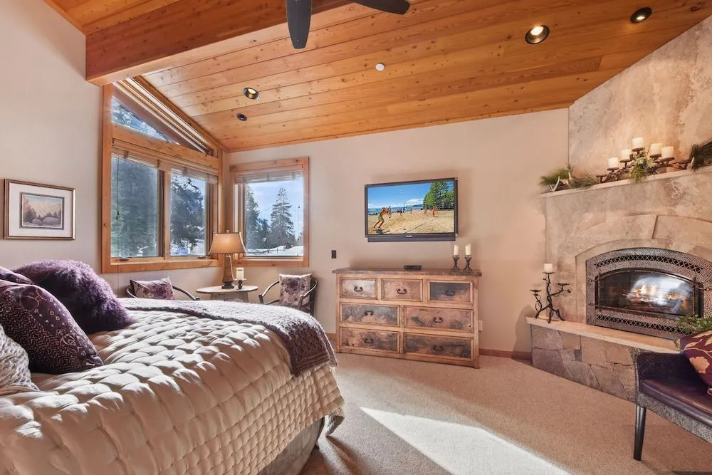 Wulf's Lodge at Olympic Valley Unwind in Hot Tub!