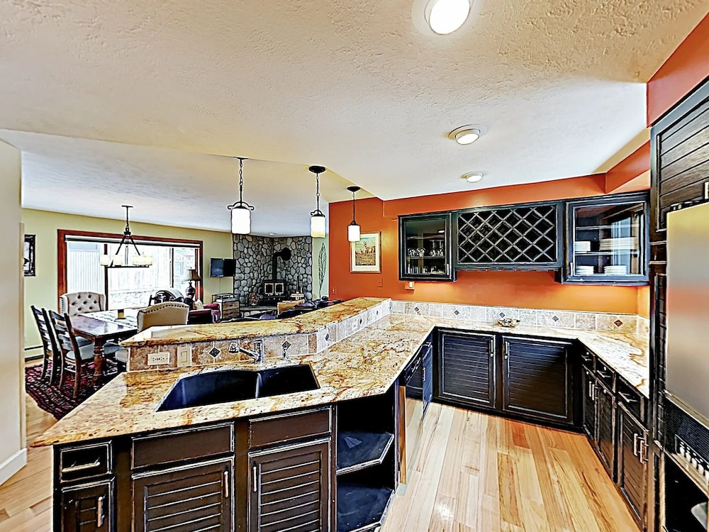 New Listing! Mountain-view Getaway: Stroll To Town 2 Bedroom Condo