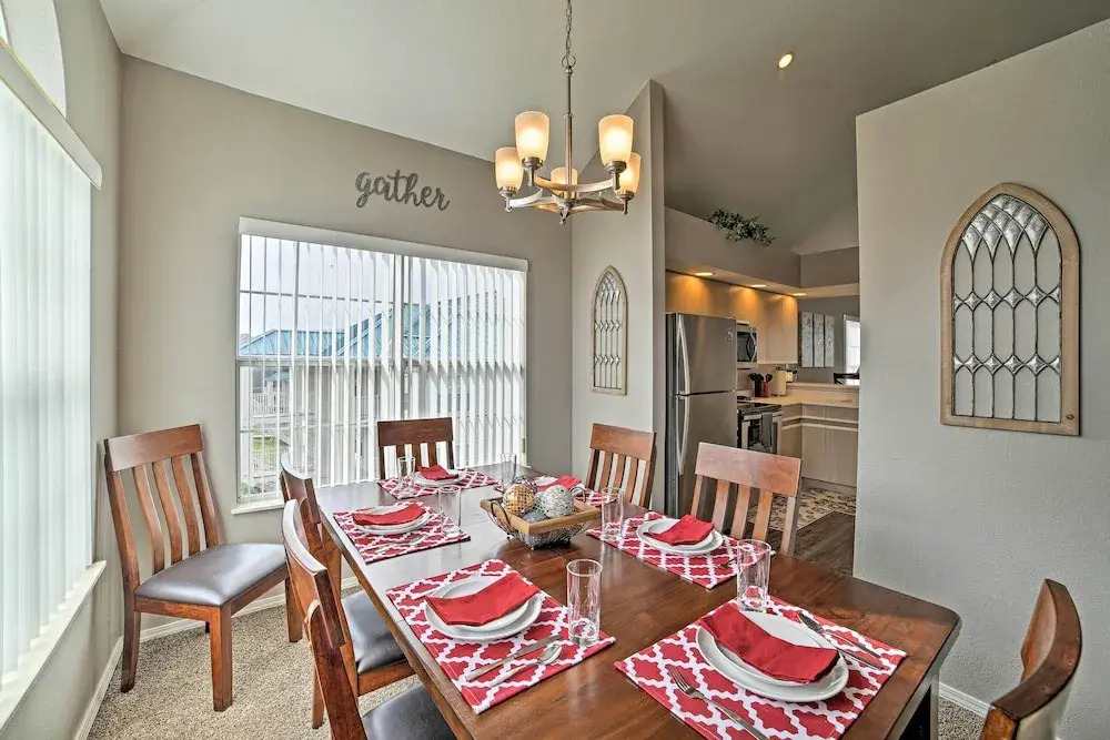 3 Mi to 76 Strip: Condo w/ Hot Tub Access!