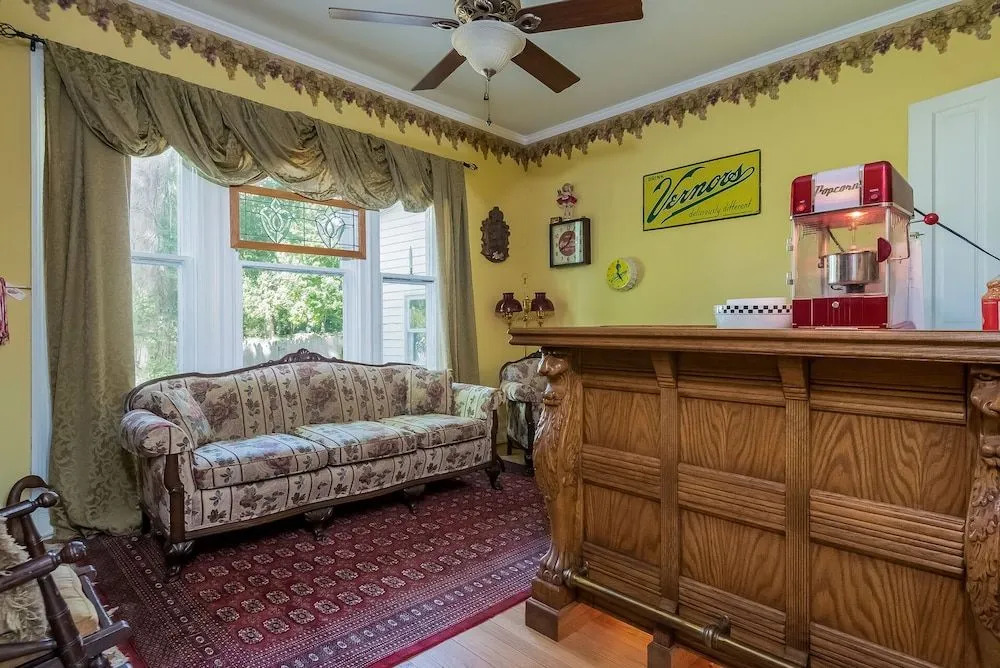 Kingsley House Bed & Breakfast - Full Home
