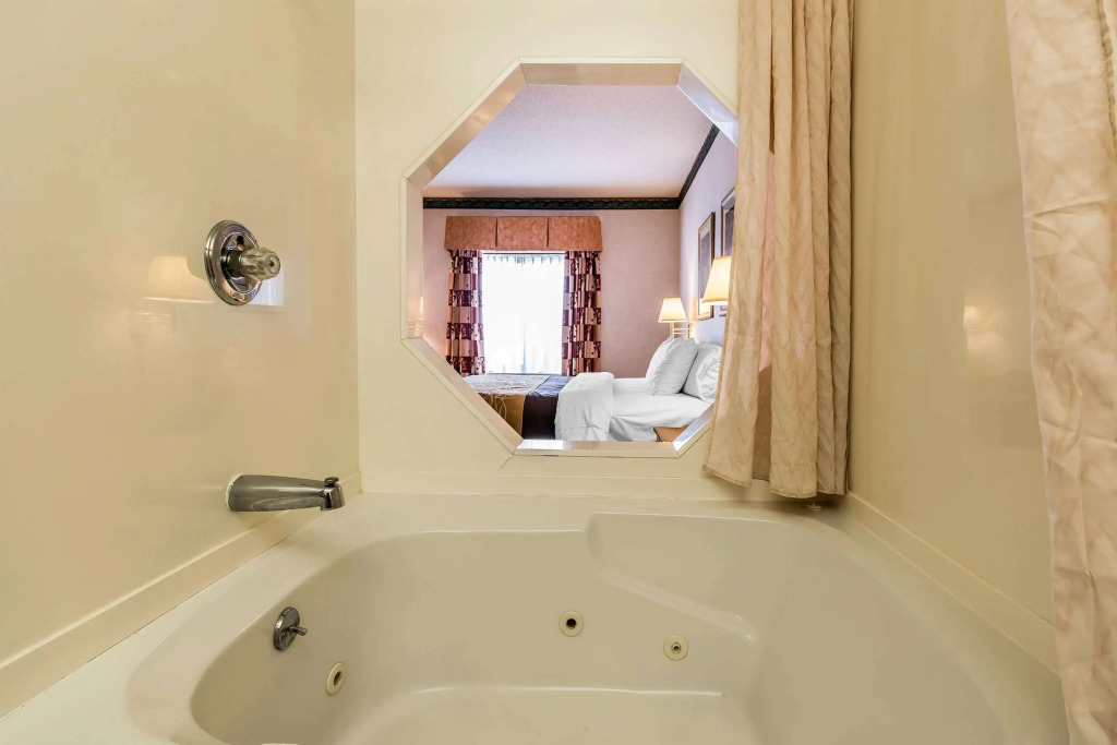 Quality Inn & Suites Evansville North