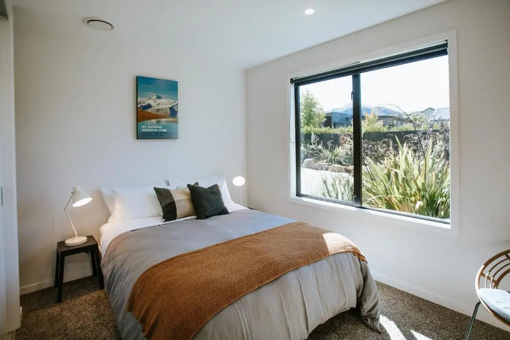 Minaret Ridge - Family Friendly - Sleeps 8 - Mountain Views - Close to Lake