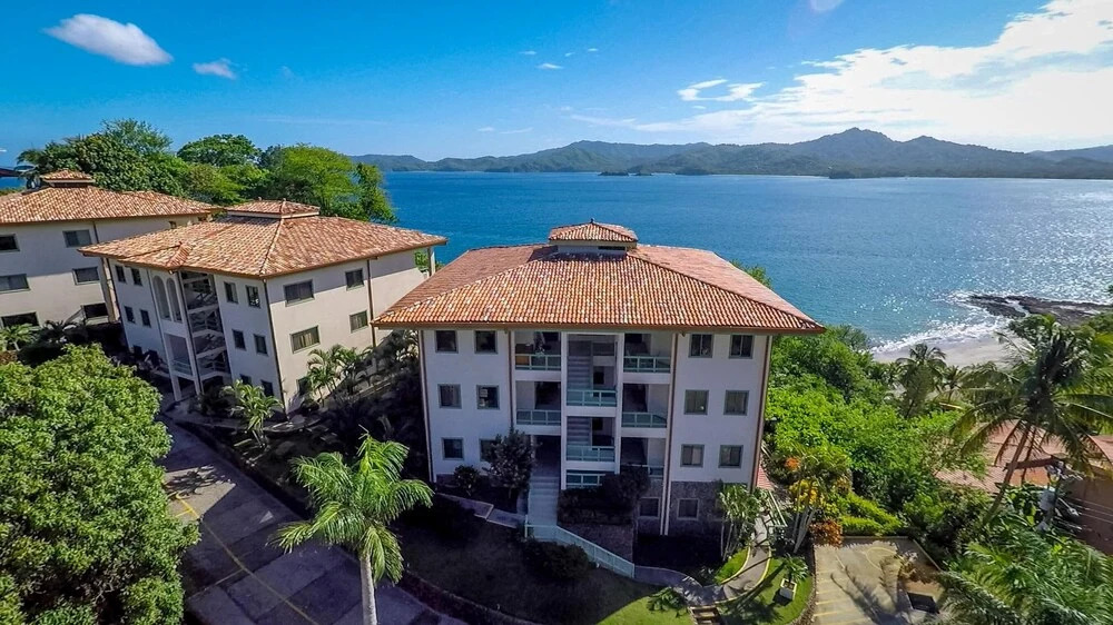 Amazing Ocean Views From This Nicely Equipped Condo