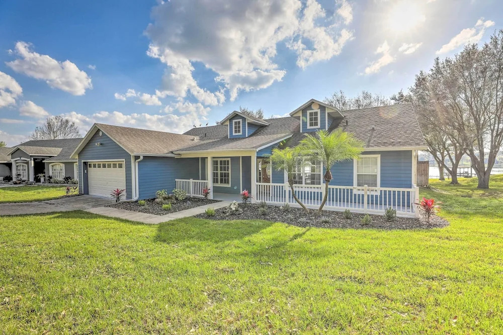 Dog-friendly Lake Home w/ Dock ~ 25 Mi to Disney!