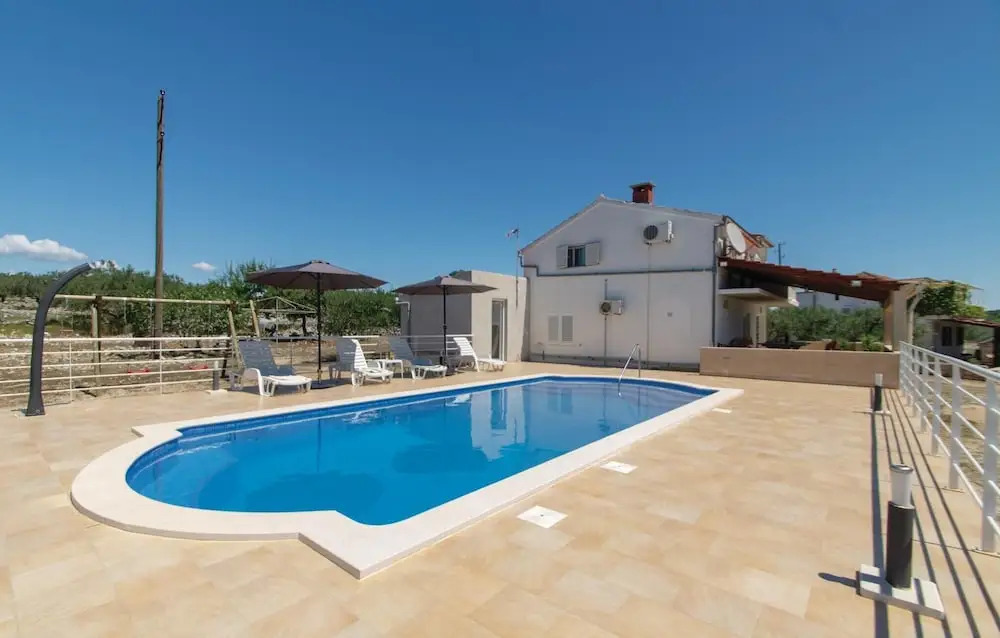 Beautiful Home in Pelegrin With Wifi and 3 Bedrooms