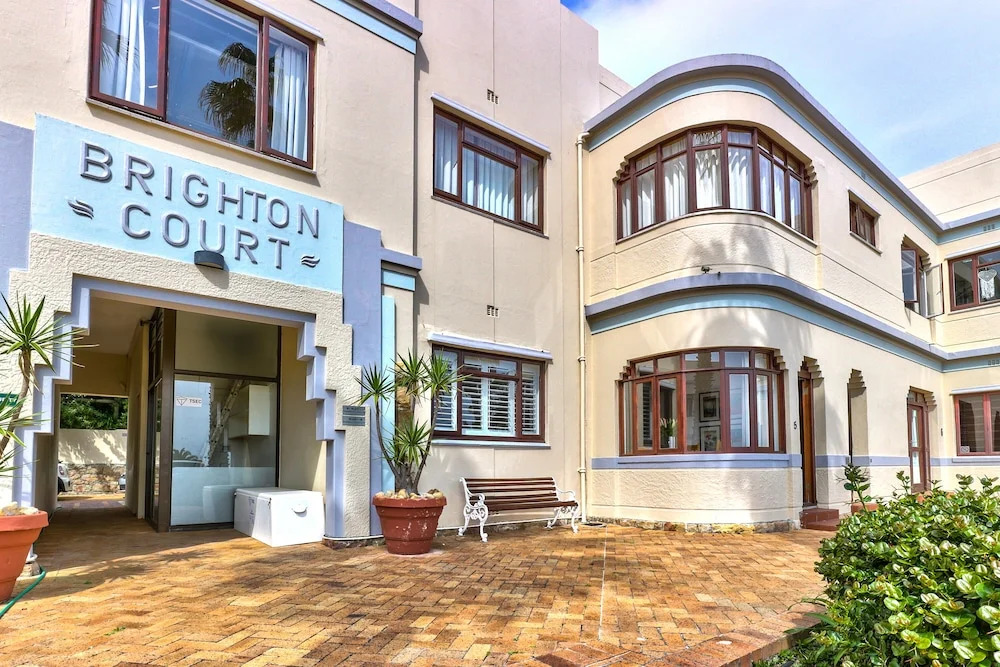 On the Beach in Camps Bay - Fully Equipped 2 Bedroom Apartment