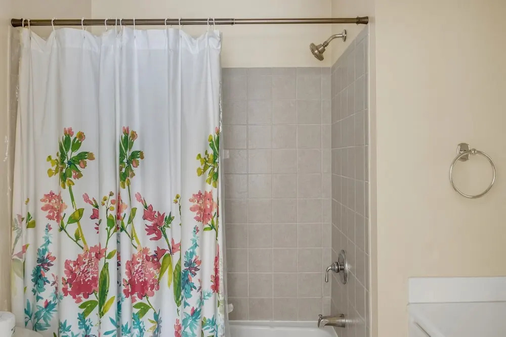 Serene 2br Retreat At Springwood Villas, Hh Island 2 Bedroom Townhouse by Redawning