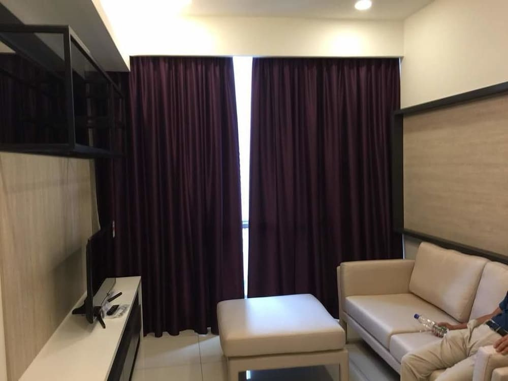 The Robertson Suite
