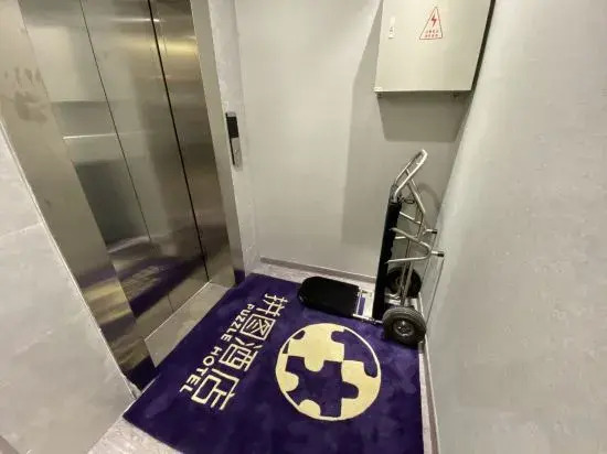 Puzzle Hotel Guangzhou Fenghuang New Village Subway Station