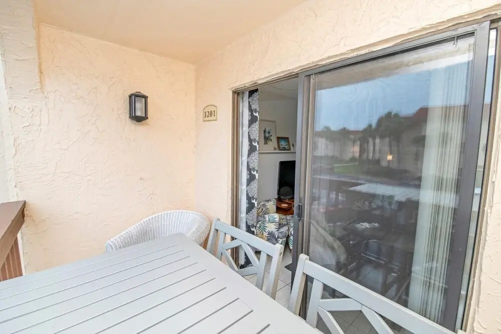 Warm Ocean Breeze and Tall Palm Trees Must be Unit 3201