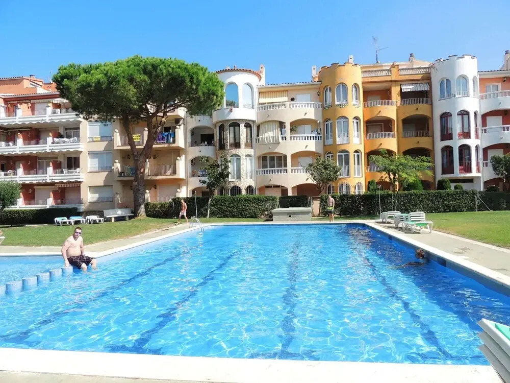 Beachside Stay w/ Pools