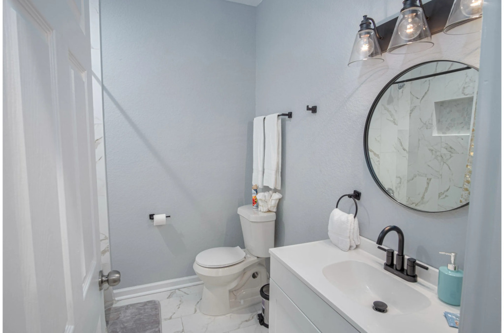 Delightfully Renovated 4 Br/2 BA Near DT Riverwalk