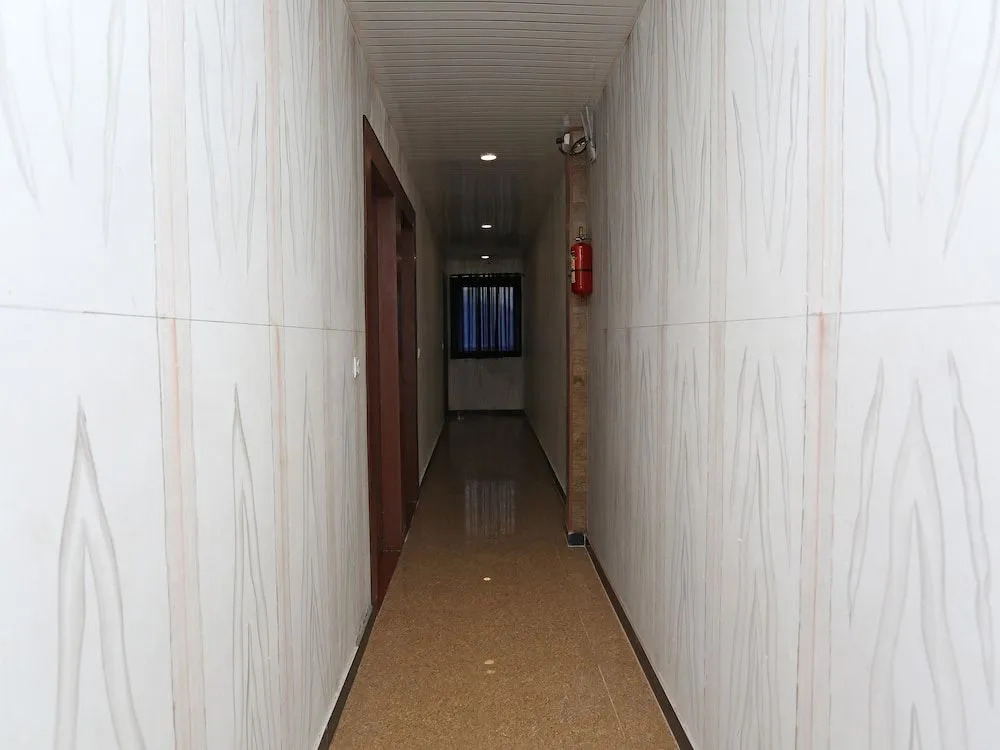 Oyo 15839 Hotel Queen Palace