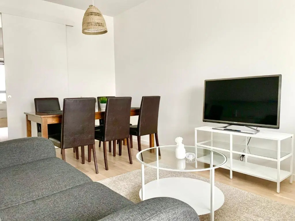 City Home Finland Big Luxury Suite - Spacious Suite with Own SAUNA, One Bedroom and Furnished Balcony next to Train Station