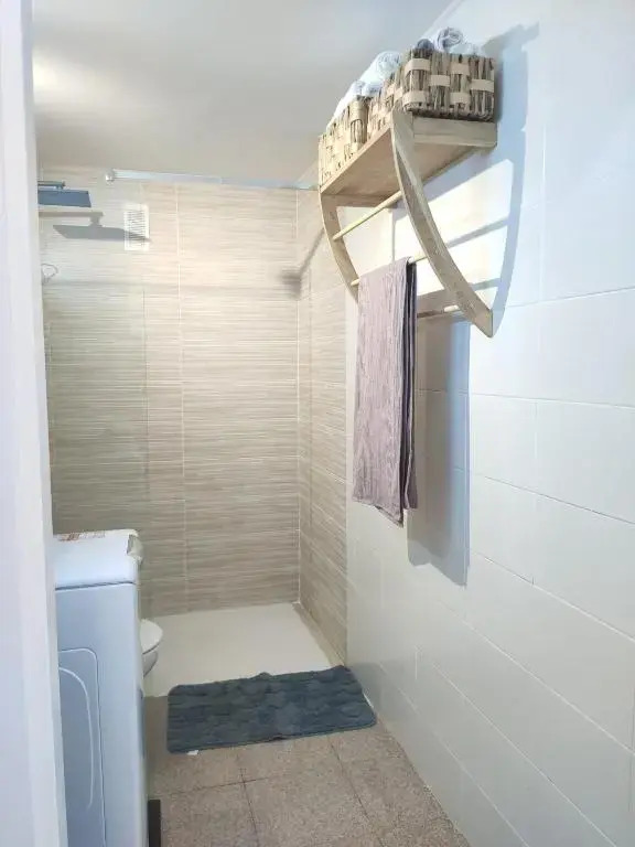 SUPERBE APPARTEMENT AVEC PISCINE, PLAGE A 300m! PORT AVENTURA A 5 mn!