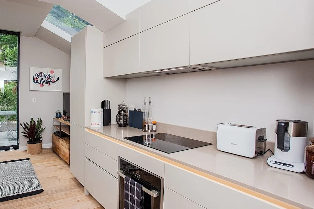 Stunning 2 Bedroom Apartment With Patio