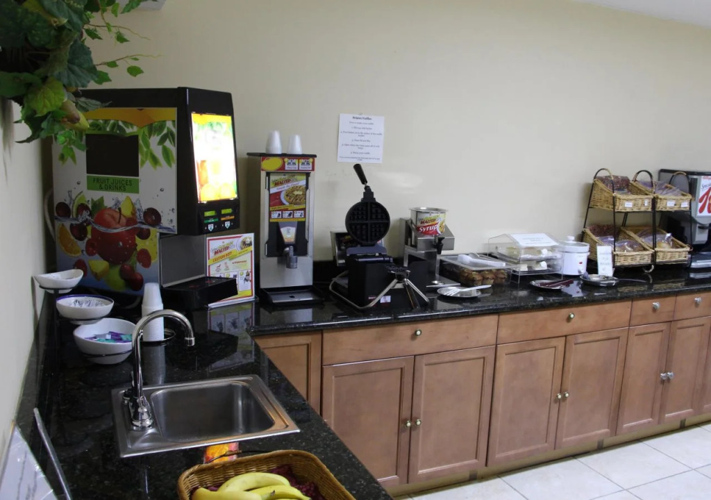 Quality Inn & Suites Greensboro near Lake Oconee