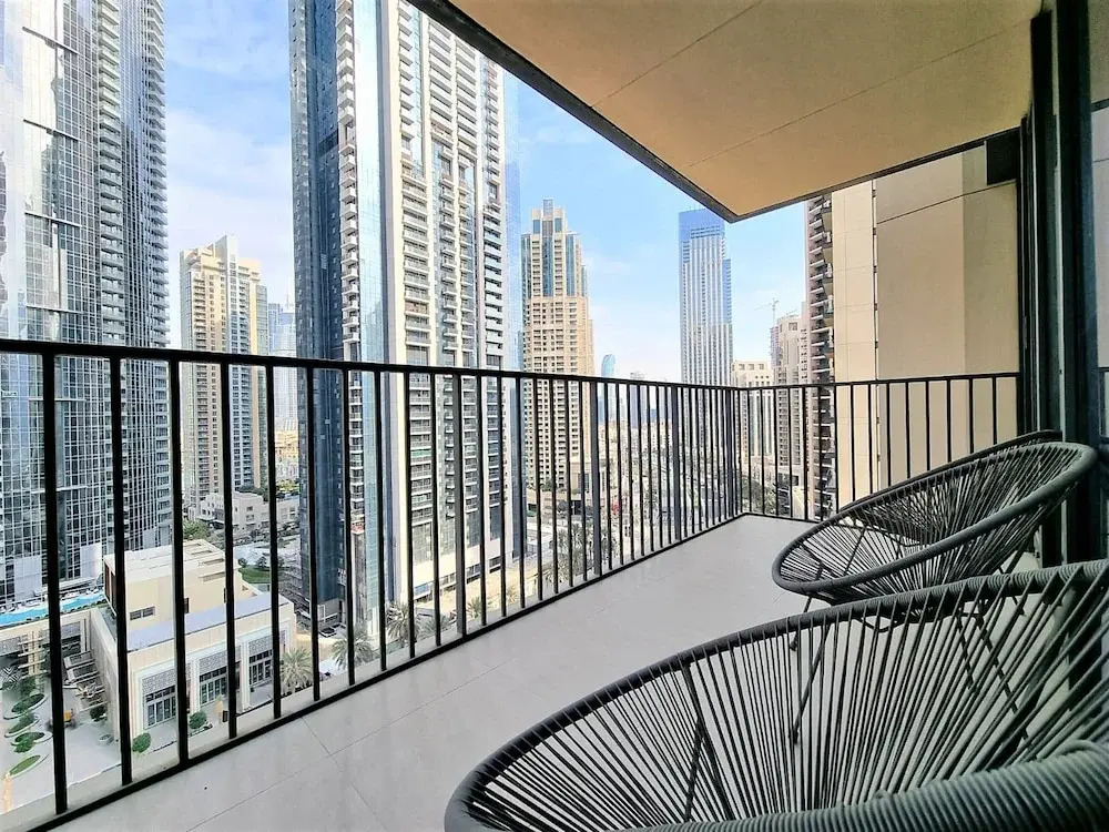 Luxurious Downtown Apt with balcony & View