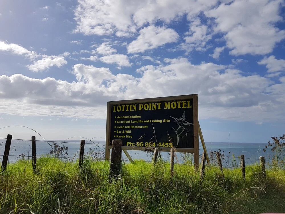 Lottin Point Motel