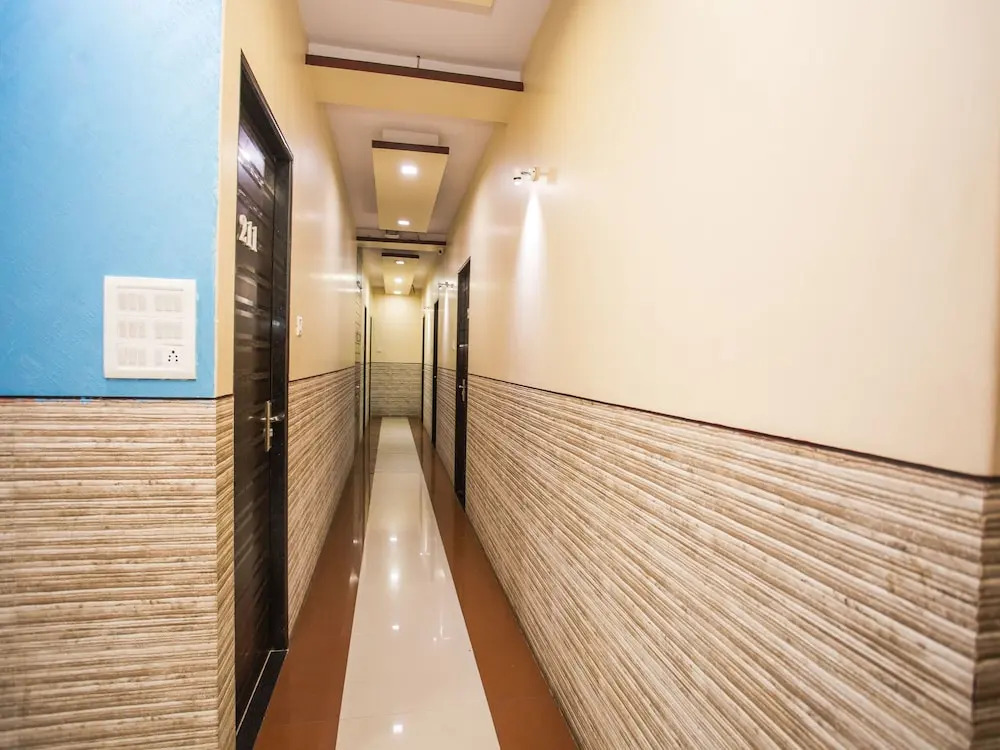 OYO 8759 Hotel Adore Palace