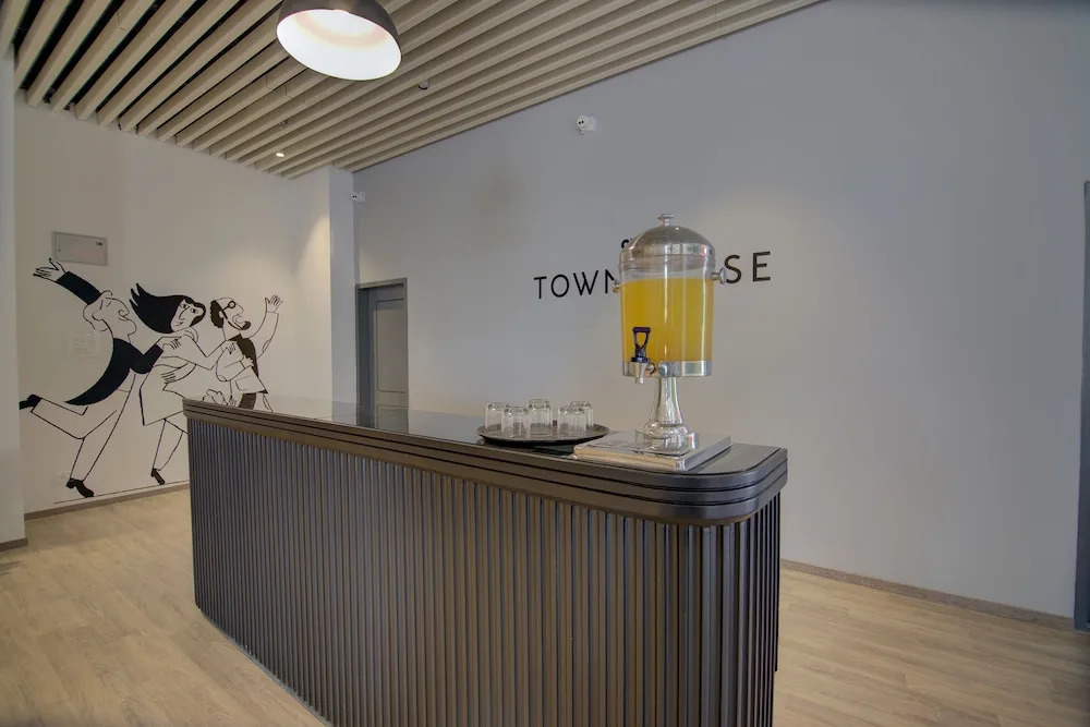 OYO Townhouse 070 Maula Ali Rd Knowledge Park III