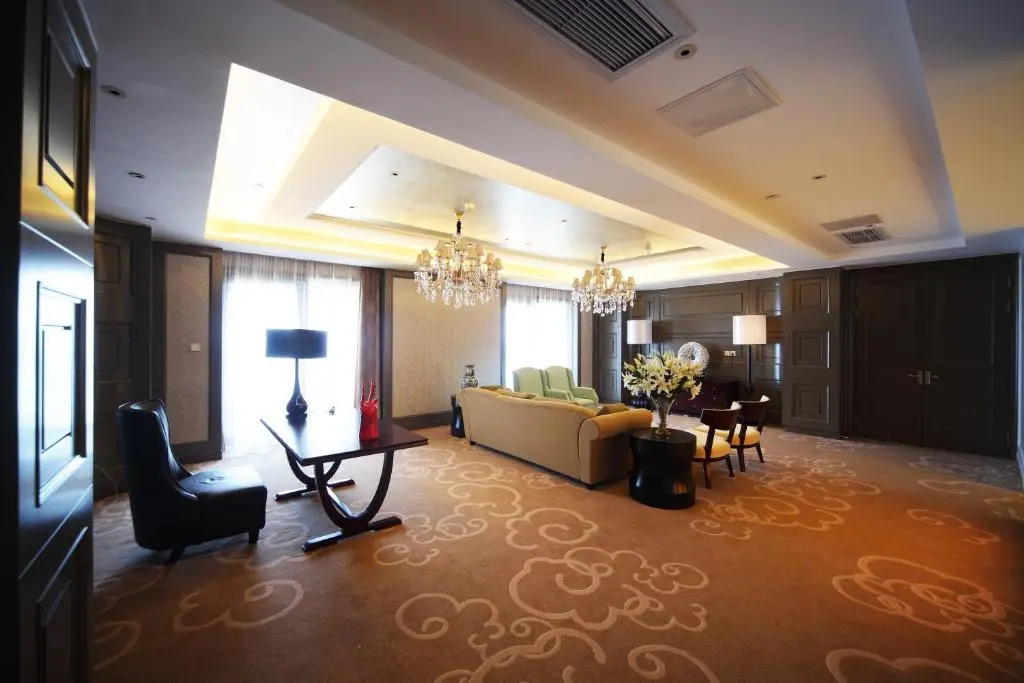 Haiyang Shenglong Jianguo Hotel