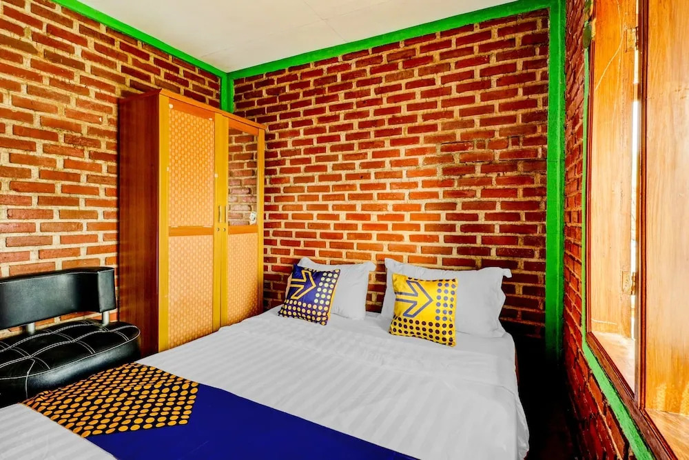 OYO Homes 90850 Cibeunying Eco Tourism Homestay Cibodas Maribaya 2